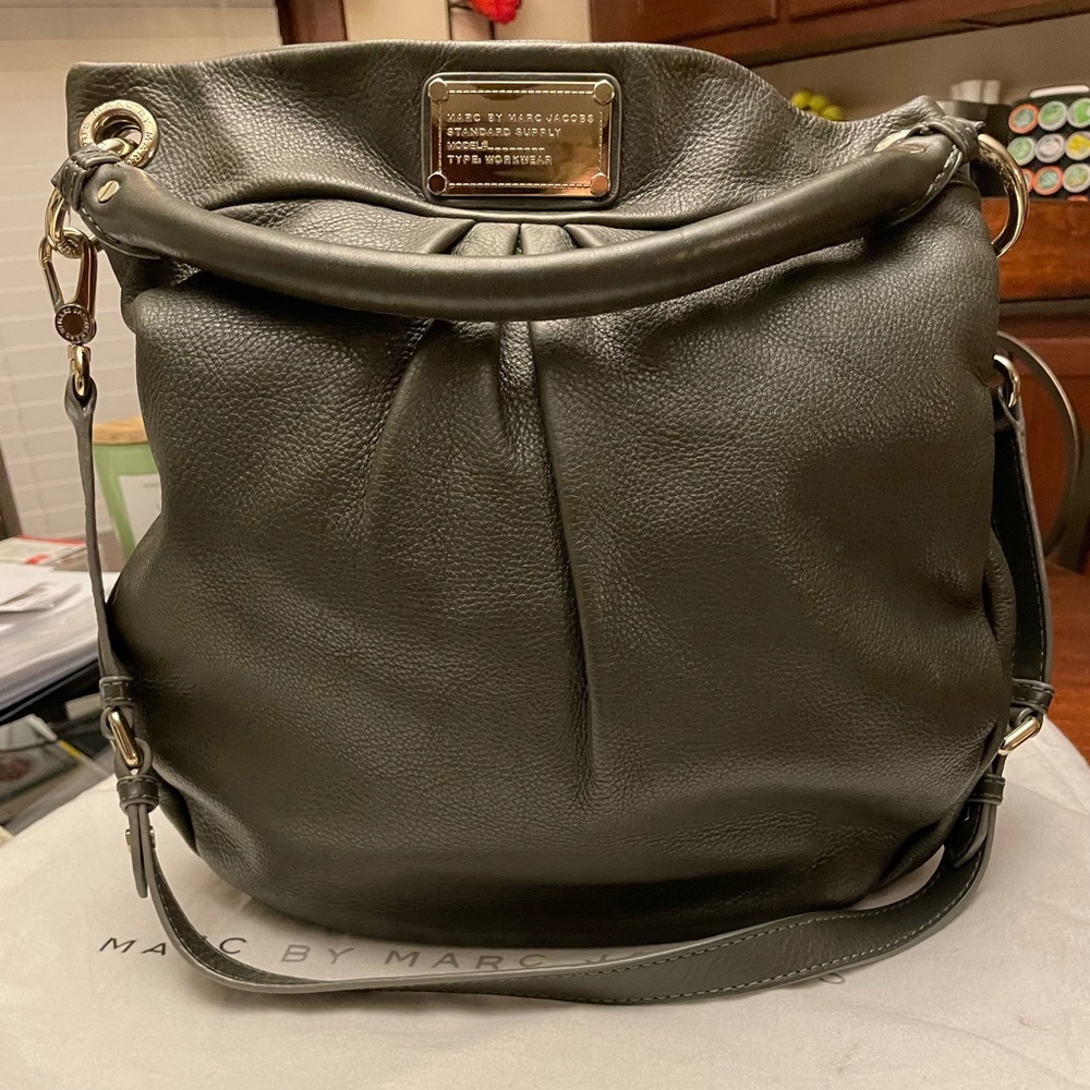 Marc by Marc Jacobs Handbag in great condition, with inside pockets & zipper
